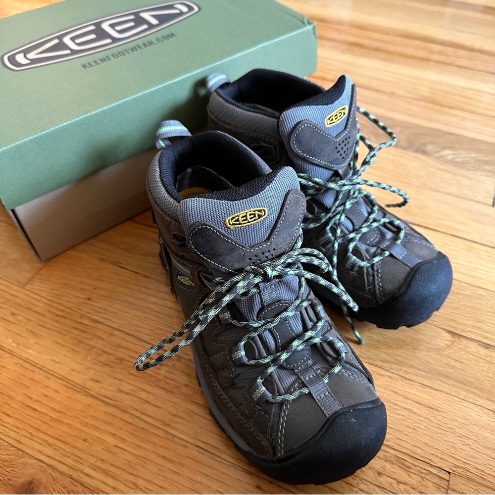 Keen Targhee II Hiking Boots - Woman’s sz 8